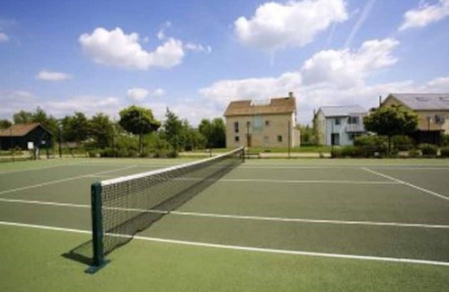 Cirencester Apartment | Swallows Nest,lower Mill Estate, Lakeside Home/spa