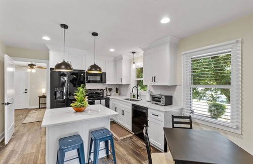 Sans Souci House | Swamp Rabbit Gateway | Walk to SRT and 7 min drive to Downtown