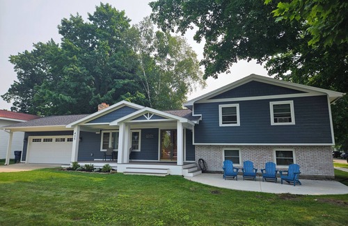 Elk Rapids House | Swan Float Inn- Perfect Location- Beach AND Village of Elk Rapids!