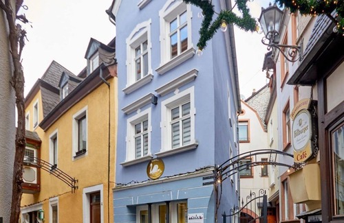 Bernkastel House | Swan house