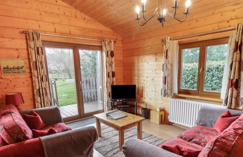 Lincoln Cottage | SWAN LODGE, pet friendly, with hot tub in Bardney