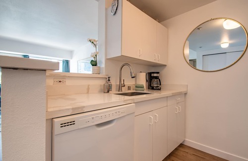 Downtown Seattle Condo | Swanky Condo in Heart of Seattle w/Parking & Pool!
