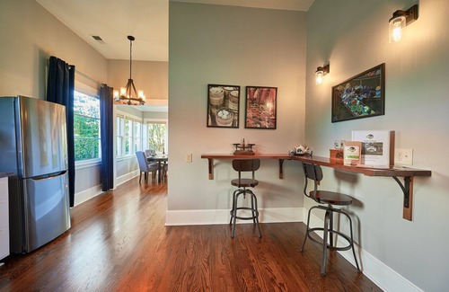 Carlton House | Swanky Historic Farmhouse in Downtown Carlton