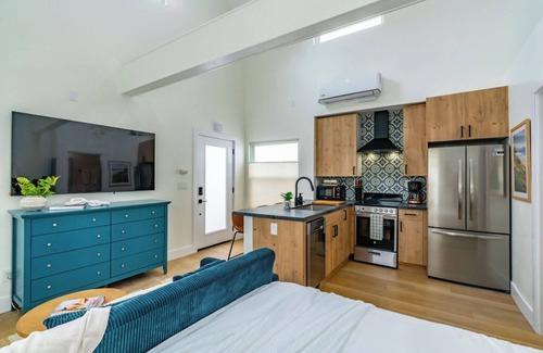 Hillcrest Apartment | Swanky Studio in Vibrant Hillcrest