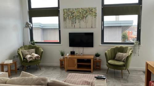 Castle Apartment | SWANSEA BAY, MARINA & ARENA VIEW Mins to BEACH & CITY