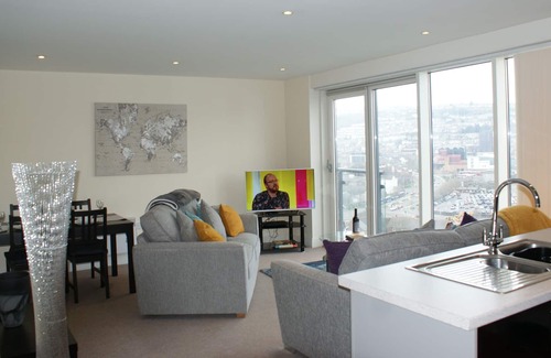 St. Thomas Apartment | Swansea, Marina and beach on the doorstep