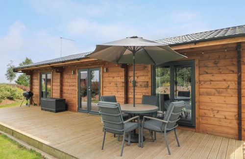 Driffield Cottage | SWAYTHORPE LODGE, pet friendly, with a garden in Nafferton