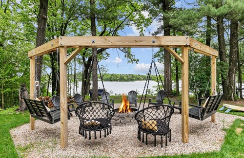 Wautoma House | Sweater Weather- Hot Tub, SUPs, Fire, & Chill Spot