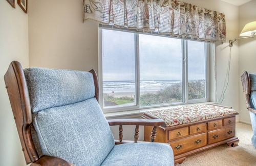Yachats House | Sweeping Ocean Views From This Beautiful Home with Beach Access Close By!