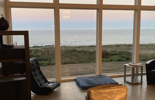 Westport House | Sweeping ocean views in stunning modern house on 20 acres