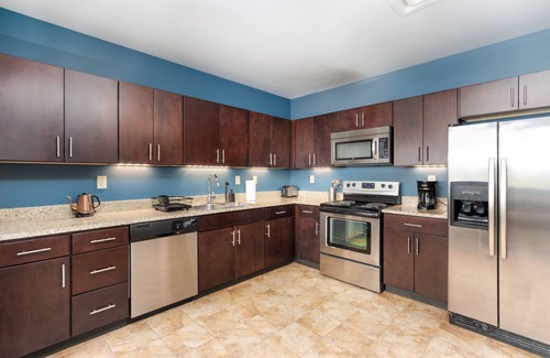 Pittsburgh Apartment | Sweeping Stadium Views | Best Location | 2 Sofas 2 TVs + 24/7 Gym Terrace Roku