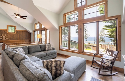 Fennville House | Sweeping Views of Lake Michigan w/Private Beach