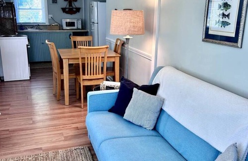 Geneva-on-the-Lake Cottage | Sweet and Cozy GOTL 2 Bdr Cottage- Pet Friendly!