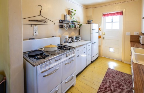 Lake Arrowhead House | SWEET BYGONE BEAUTY ~ Stunning Views ~ Walk to Village