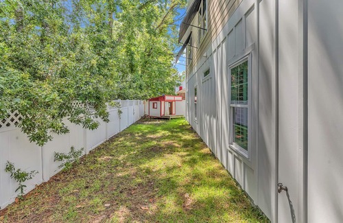 Murrells Inlet Cottage | Sweet Caroline’s Inlet Cottage;Walk to Marshwalk! Porch,Grill,Cornhole,Foosball