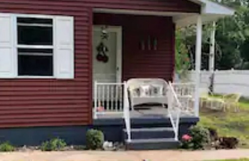 Trowbridge Park House | Sweet Cherry Oasis -Your Home away from Home