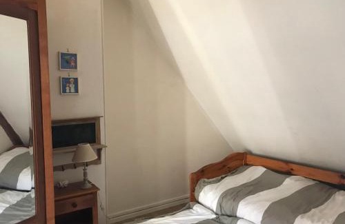 Bethonvilliers House | Sweet cottage 1 hr 40 min from Paris