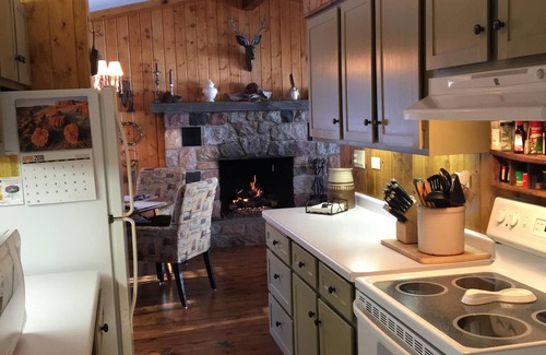 Hayward House | Sweet, Cozy Round Lake Retreat. Freshly Renovated. Tastefully Decorated.