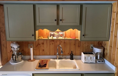 Hayward House | Sweet, Cozy Round Lake Retreat. Freshly Renovated. Tastefully Decorated.