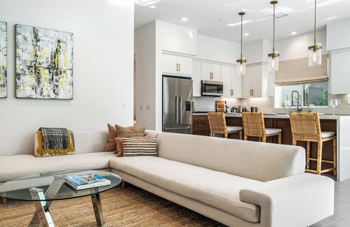 Palm Springs House | Sweet Dreams in Miralon - with aesthetic cues from vibrant modern architectural heritage