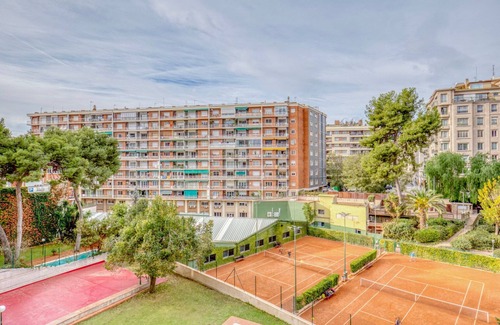 El Putget i Farro Apartment | Sweet El Putxet i el Farró 3BR w/Doorman, Pool & Garden, by Blueground
