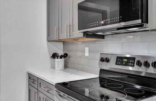 Fort Lauderdale House | Sweet Escape 5 bd/2 ba minutes from Las Olas Beach and Airport