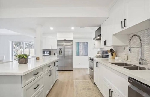 Wasaga Beach Cottage | Sweet Escape for Beach Bums and Ski Bunnies!