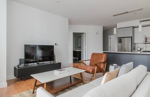 Chinatown Apartment | Sweet FiDi 2BR w/Gym, Coffee Bar, Security, W/D, by Blueground