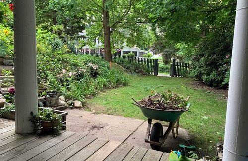 Yarmouth Port Cottage | Sweet historic cottage on Cape Cod's north shore near beaches, pond, restaurants