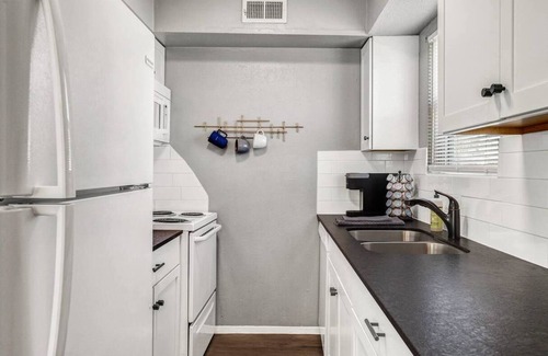 College Station Apartment | Sweet Home: 1st Floor, 2 Bdrm/Walk to A&M/King Beds