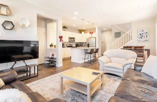 Gateway House | Sweet Home at DIA