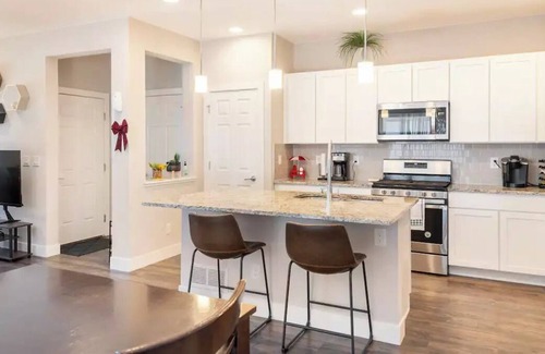 Gateway House | Sweet Home at DIA