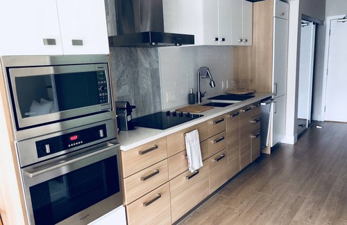 Southeast False Creek Apartment | Sweet home in the heart of Olympic Village