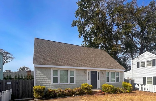 Dam Neck House | Sweet Home Near Croatan Beach & Boardwalk with Deck, WiFi, Bikes - 2 Dogs OK