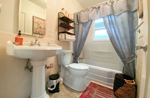 Arden-Arcade House | Sweet Home with Ample Parking. Only 1-min to Freeway!