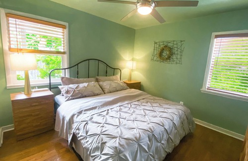 Arden-Arcade House | Sweet Home with Ample Parking. Only 1-min to Freeway!