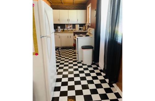 Ocean City Apartment | SWEET ISLAND BUNGALOW FALL IS FABULOUS In Ocean City 4.5 mi from the beach.