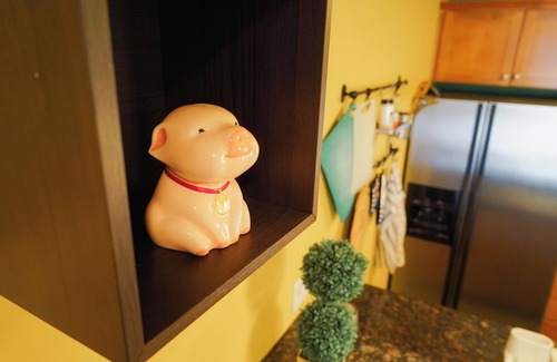 Westwood Apartment | Sweet Joyful Home with Pool & Gym-Steps from UCLA!