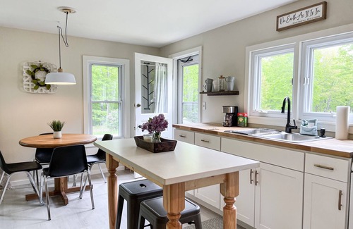 Pellston Cottage | Sweet Little Cottage, Fully Remodeled. .7M to Douglas 2.3 to Airport!
