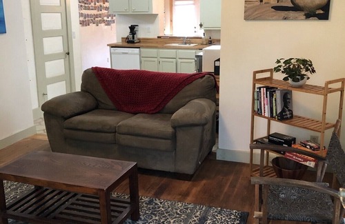 Crown Hill House | Sweet little house in quiet Neighborhood