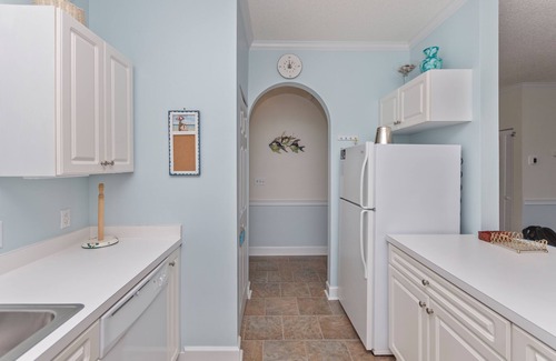Central Myrtle Beach Condo | Sweet Magnolia - 2BR Condo w/Pool + Near Beach