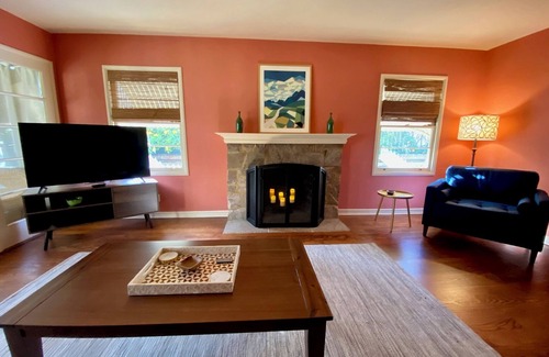 Estudillo Estates - Glen House | Sweet mid-century bungalow in beautiful San Leandro neighborhood.
