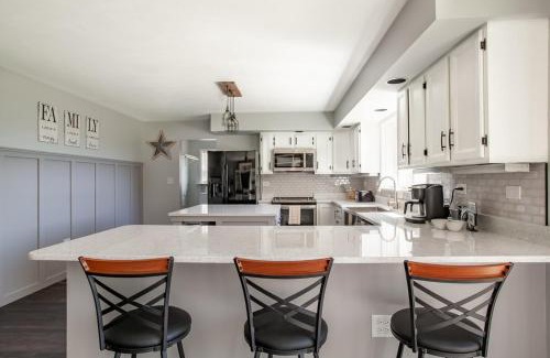 Sevierville House | Sweet Mountain Escape - View, Hot Tub, & Fire Pit!