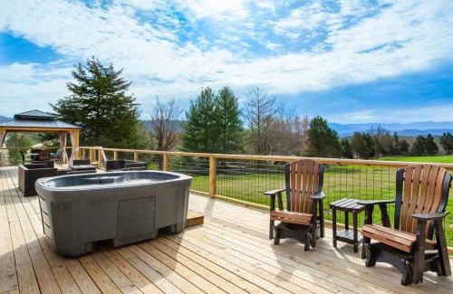 Sevierville House | Sweet Mountain Escape - View, Hot Tub, & Fire Pit!