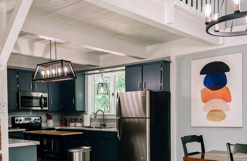 Oakland House | SWEET RETREAT - 10 minutes to ski lodge & lake