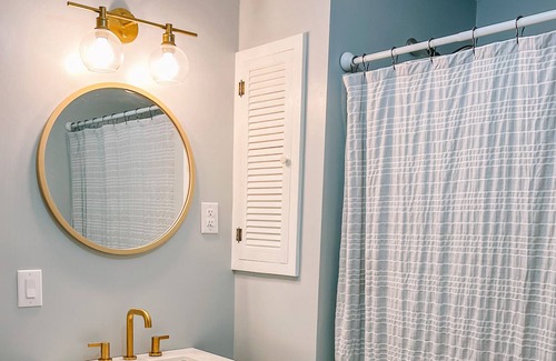 Oakland House | SWEET RETREAT - 10 minutes to ski lodge & lake