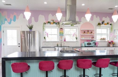 Lacy-Lakeview House | Sweet Retreat, and Ice Cream Dream