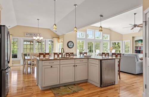 Corolla House | Sweet Retreat: Private Pool, Spa, Elevator
