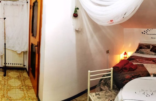Raiano Bed & Breakfast | sweet room 2/3 beds (double bed + single bed) with private bathroom