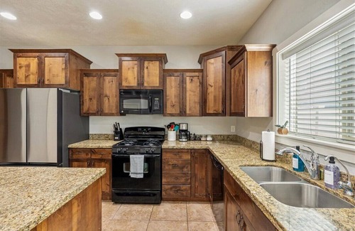 Saratoga Springs House | Sweet Saratoga by The AirbnFree - 30+ Day Haven